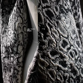 1yard Kígyó minta kétoldalas jacquard 3d-szeres szerkezetű, vastag szövet kabát sziluett divattervező szövet patchwork