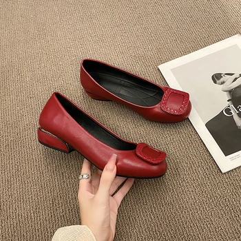 2023 Női Divat Vörös Bőr Rövid, Szögletes Feje Elegáns, Alacsony Sarkú Hölgy Alkalmi Kiváló Minőségű Comfort Office Shoes Balett Naplopók